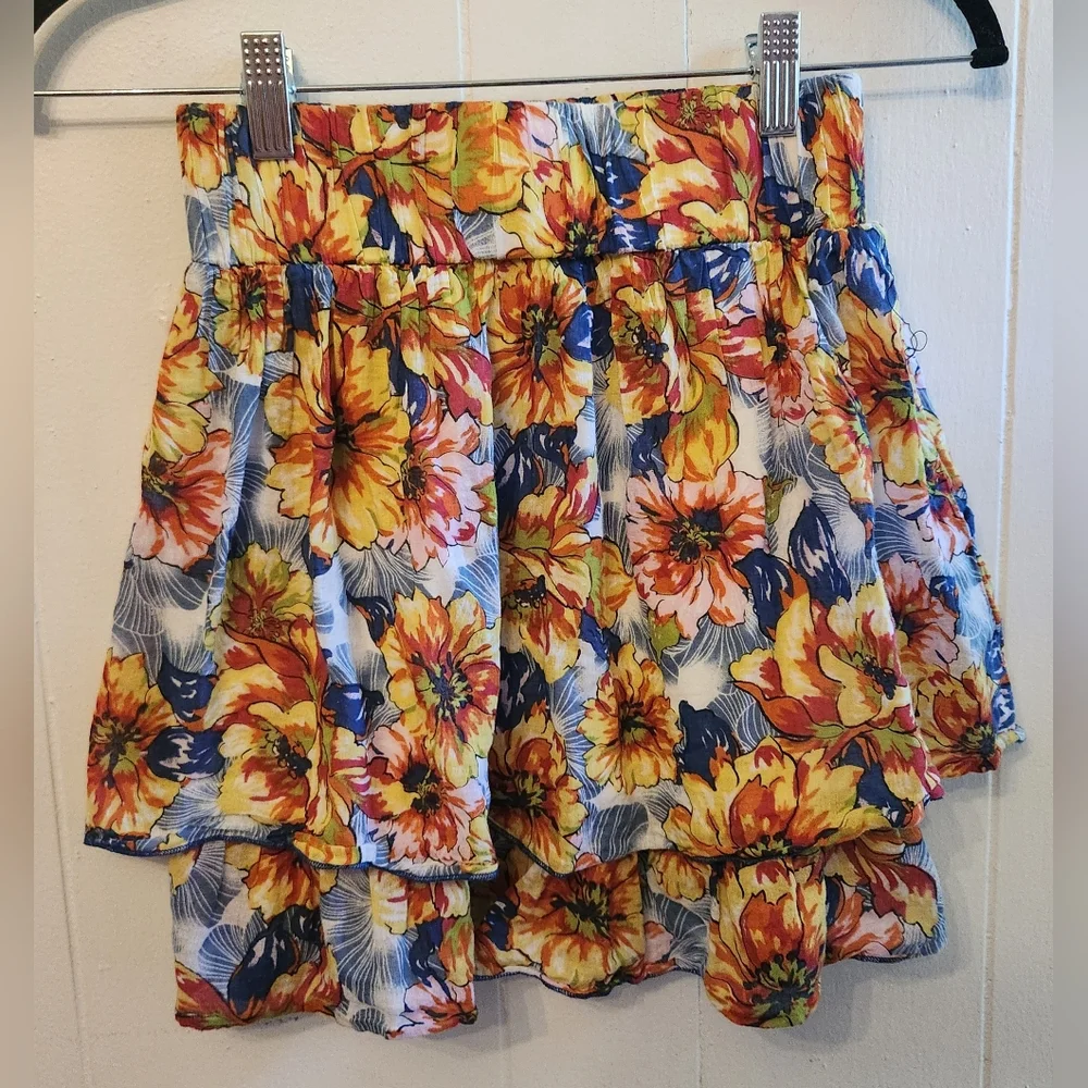 Exhilaration Double Layer Skirt WITH POCKETS! - Picture 2 of 4